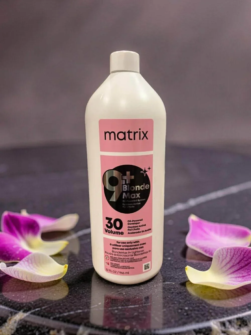 Matrix 9+ Blonde Max Oil Powered 30 Vol Developer + Oil Lightener Up to 9 Levels